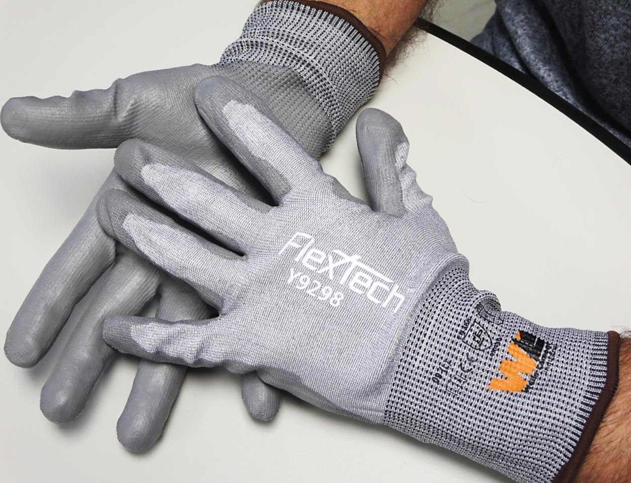 Y9298 Wells Lamont FlexTech™ PU Coated A4 18-Gauge Seamless Knit Work Gloves